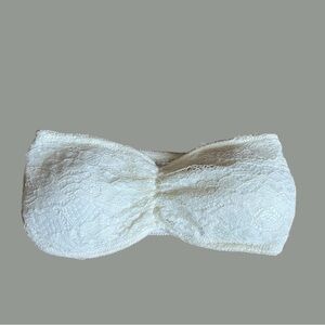 ⚪️POOF: Women’s S/M, cream laced strapless padded bralette, preowned⚪️